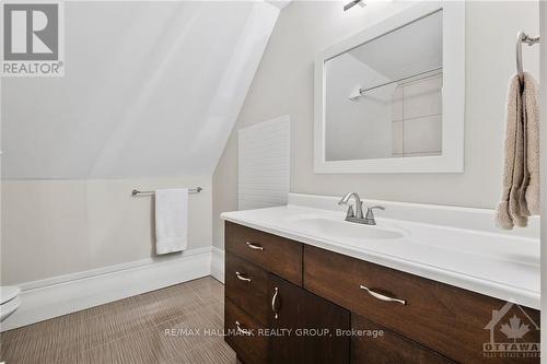 89 Fourth Avenue, Ottawa, ON - Indoor Photo Showing Bathroom