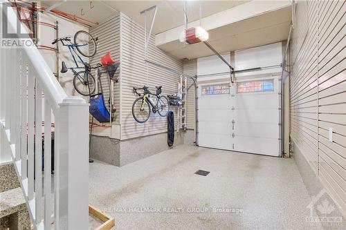 89 Fourth Avenue, Ottawa, ON - Indoor Photo Showing Garage