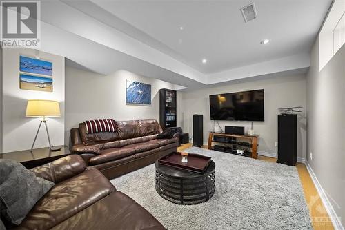 306 Riversedge Crescent, Ottawa, ON - Indoor Photo Showing Living Room