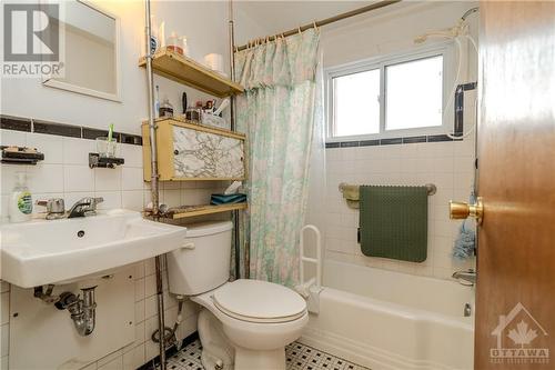 1313 Coldrey Avenue, Ottawa, ON - Indoor Photo Showing Bathroom