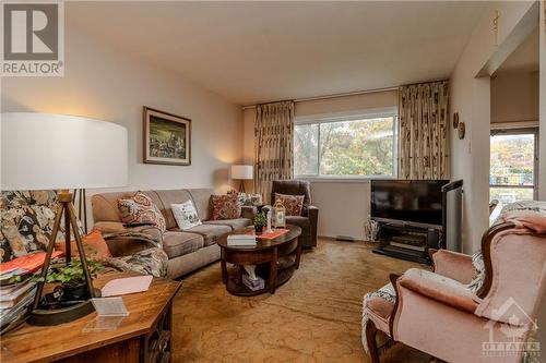 1313 Coldrey Avenue, Ottawa, ON - Indoor Photo Showing Living Room