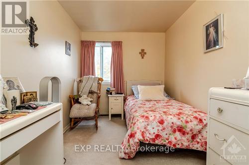 1313 Coldrey Avenue, Ottawa, ON - Indoor Photo Showing Bedroom