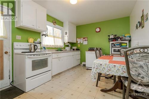 1313 Coldrey Avenue, Ottawa, ON - Indoor Photo Showing Kitchen