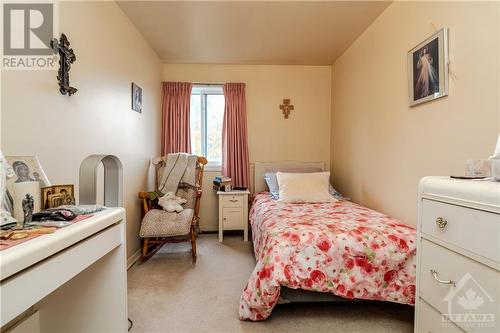 1313 Coldrey Avenue, Ottawa, ON - Indoor Photo Showing Bedroom