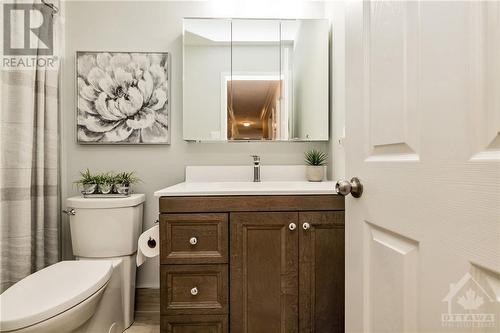 Stylish family bathroom - 11 Amundsen Crescent, Ottawa, ON - Indoor Photo Showing Bathroom