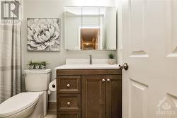 Stylish family bathroom - 