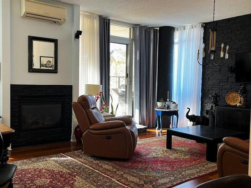 Salon - 102-700 Boul. Lucille-Teasdale, Terrebonne (Lachenaie), QC - Indoor Photo Showing Living Room With Fireplace