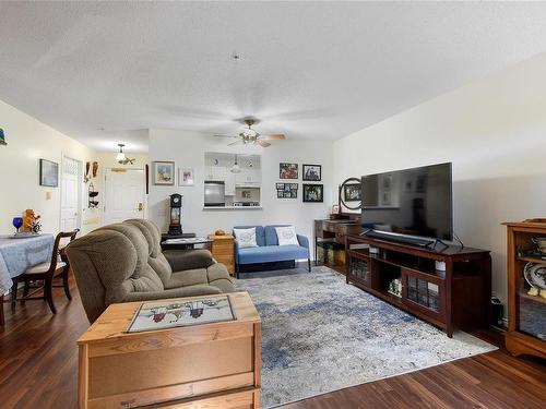 209-290 Island Hwy, View Royal, BC - Indoor Photo Showing Living Room