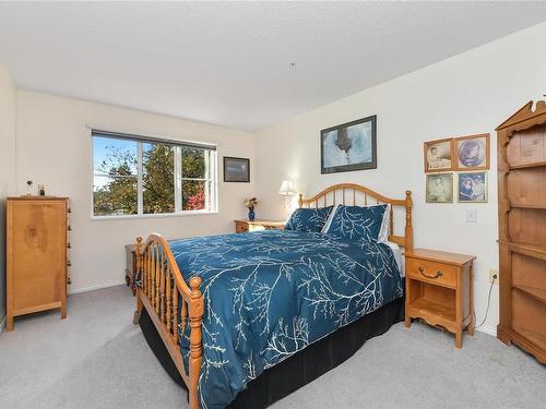 209-290 Island Hwy, View Royal, BC - Indoor Photo Showing Bedroom