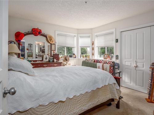 101-1580 Christmas Ave, Saanich, BC - Indoor Photo Showing Bedroom