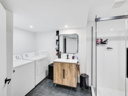 Salle de bains - 329 Rue Des Bois-Francs, Saint-Jean-Sur-Richelieu, QC - Indoor Photo Showing Laundry Room