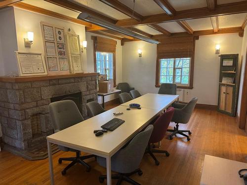 Salle communautaire - 1650 Rue De La Ferme, Sainte-Anne-De-La-Pocatière, QC - Indoor Photo Showing Office With Fireplace