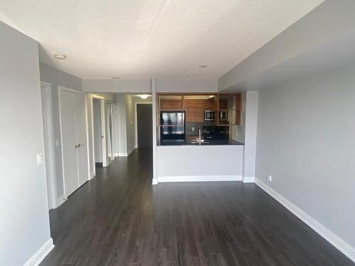 2506-125 Village Green Sq, Toronto, ON - Indoor Photo Showing Kitchen