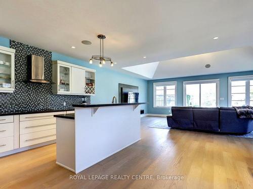 185 Cherry Post Dr, Mississauga, ON - Indoor Photo Showing Kitchen