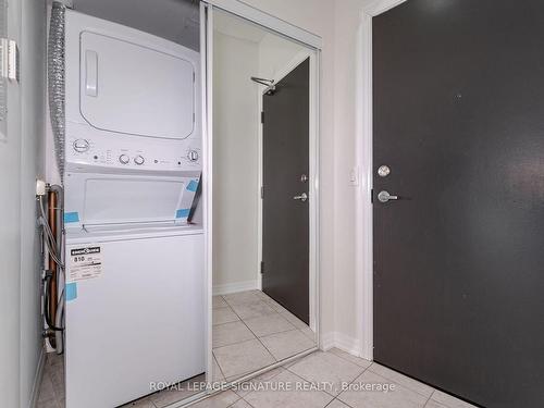 1509-223 Webb Dr, Mississauga, ON - Indoor Photo Showing Laundry Room