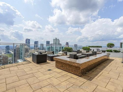 1509-223 Webb Dr, Mississauga, ON - Outdoor With View