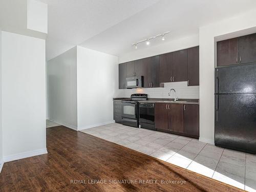 1509-223 Webb Dr, Mississauga, ON - Indoor Photo Showing Kitchen