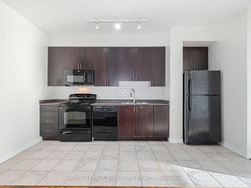 1509-223 Webb Dr, Mississauga, ON - Indoor Photo Showing Kitchen