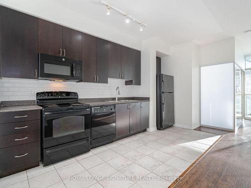 1509-223 Webb Dr, Mississauga, ON - Indoor Photo Showing Kitchen