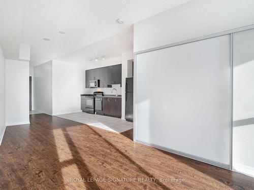 1509-223 Webb Dr, Mississauga, ON - Indoor Photo Showing Kitchen