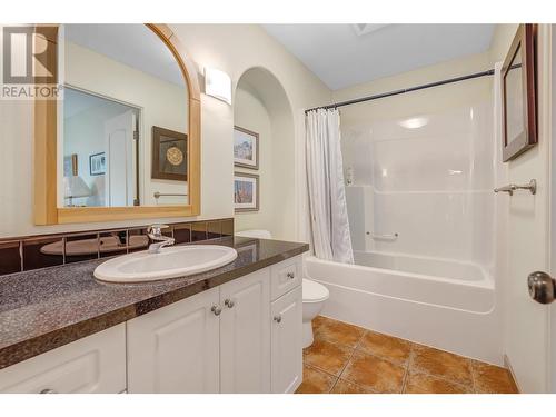 5611 Woods Avenue, Summerland, BC - Indoor Photo Showing Bathroom