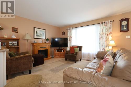 266 Pebble Beach Parkway, South Huron (Stephen Twp), ON - Indoor Photo Showing Living Room