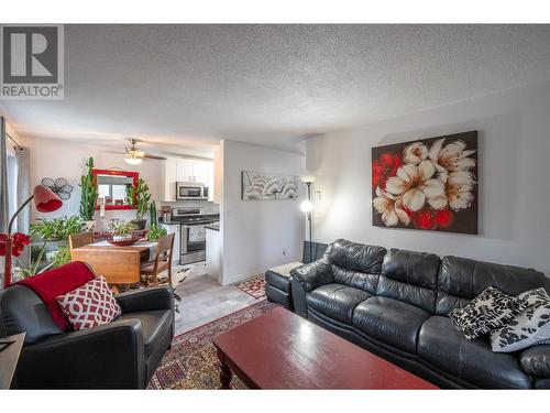 198 Roy Avenue Unit# 207, Penticton, BC - Indoor Photo Showing Living Room