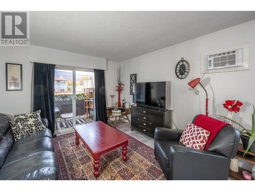 198 Roy Avenue Unit# 207, Penticton, BC - Indoor Photo Showing Living Room