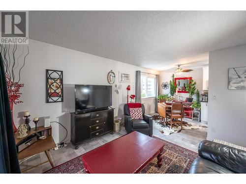 198 Roy Avenue Unit# 207, Penticton, BC - Indoor Photo Showing Living Room