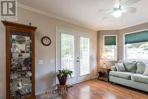 36 Cretney Drive, Prince Edward County (Wellington), ON - Indoor Photo Showing Living Room