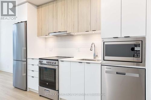 A205 - 30 Upper Mall Way, Vaughan, ON - Indoor Photo Showing Kitchen With Upgraded Kitchen