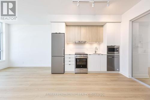 A205 - 30 Upper Mall Way, Vaughan, ON - Indoor Photo Showing Kitchen