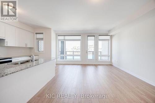 62 Dandara Gate, Vaughan, ON - Indoor Photo Showing Kitchen With Double Sink