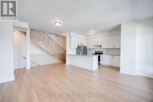 62 Dandara Gate, Vaughan, ON - Indoor Photo Showing Kitchen