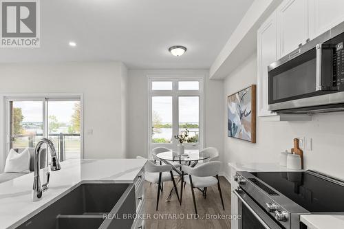 12 Wyn Wood Lane, Orillia, ON - Indoor Photo Showing Kitchen With Double Sink With Upgraded Kitchen