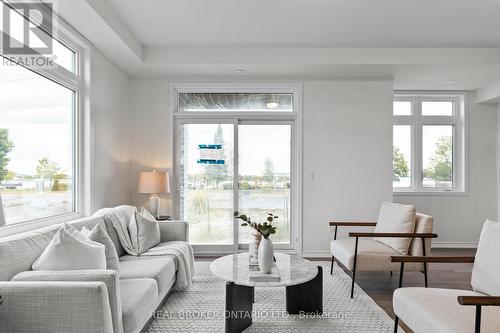 12 Wyn Wood Lane, Orillia, ON - Indoor Photo Showing Living Room