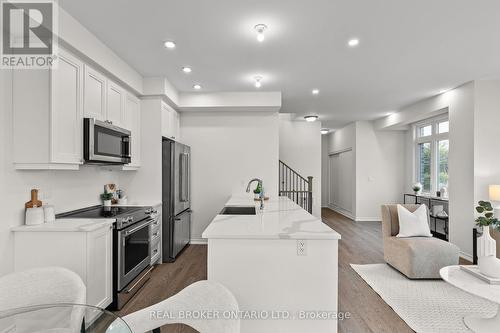 12 Wyn Wood Lane, Orillia, ON - Indoor Photo Showing Kitchen With Upgraded Kitchen