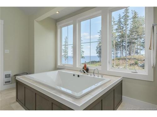 868 Fundy Dr, Wilsons Beach, NB 