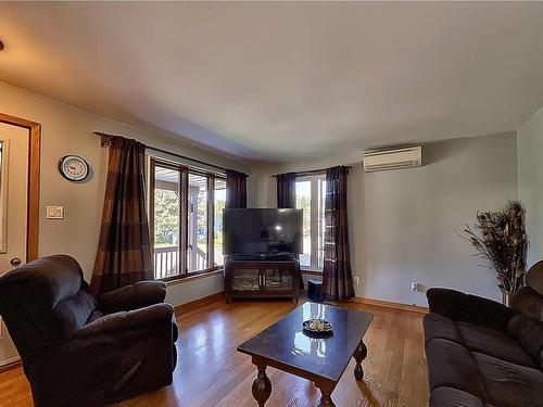 Salon - 353 Av. Jules-Léger, Saint-Anicet, QC - Indoor Photo Showing Living Room