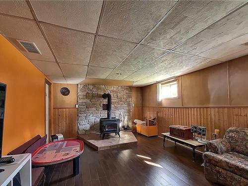 Salle familiale - 353 Av. Jules-Léger, Saint-Anicet, QC - Indoor With Fireplace