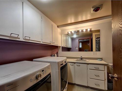 Salle d'eau - 353 Av. Jules-Léger, Saint-Anicet, QC - Indoor Photo Showing Laundry Room