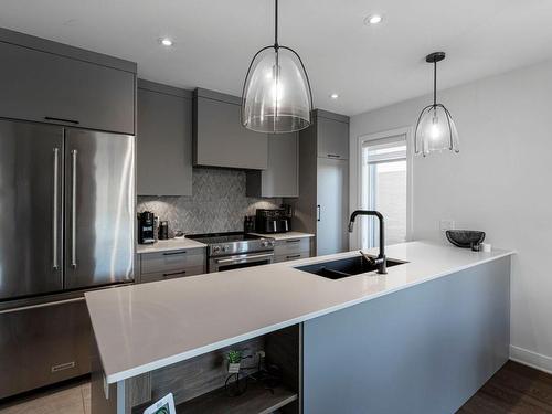 Kitchen - 37-815Z Rue Jean-Deslauriers, Boucherville, QC - Indoor Photo Showing Kitchen With Double Sink With Upgraded Kitchen