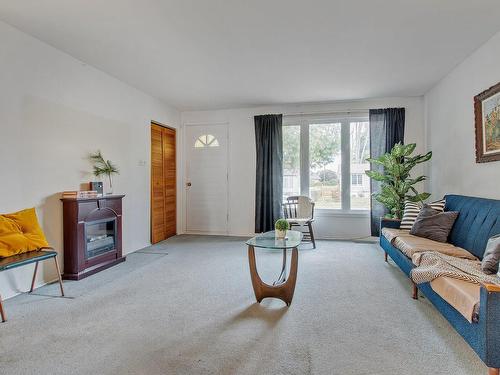 Salon - 3162 Rue France, Laval (Fabreville), QC - Indoor Photo Showing Living Room