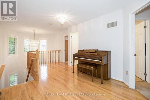 9 Briarwood Drive, New Tecumseth, ON - Indoor Photo Showing Other Room