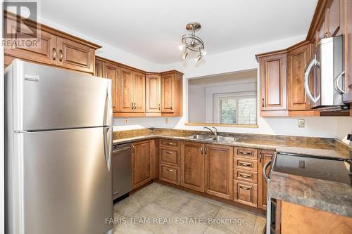 9 Briarwood Drive, New Tecumseth, ON - Indoor Photo Showing Kitchen With Double Sink