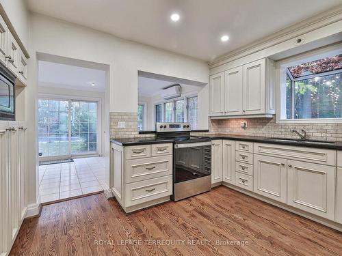 5 Apsley Rd, Toronto, ON - Indoor Photo Showing Kitchen With Upgraded Kitchen