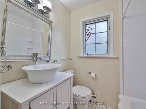 5 Apsley Rd, Toronto, ON - Indoor Photo Showing Bathroom