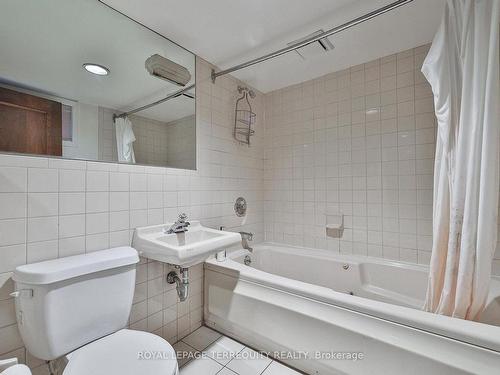 5 Apsley Rd, Toronto, ON - Indoor Photo Showing Bathroom