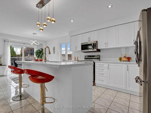 1330 Aldergrove Dr, Oshawa, ON - Indoor Photo Showing Kitchen