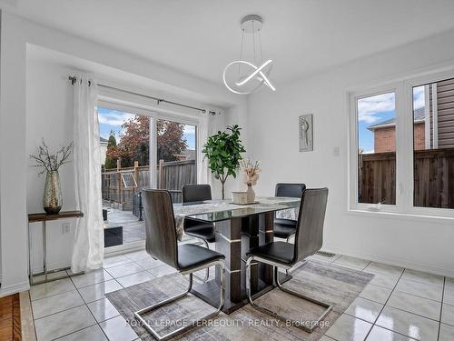 1330 Aldergrove Dr, Oshawa, ON - Indoor Photo Showing Dining Room